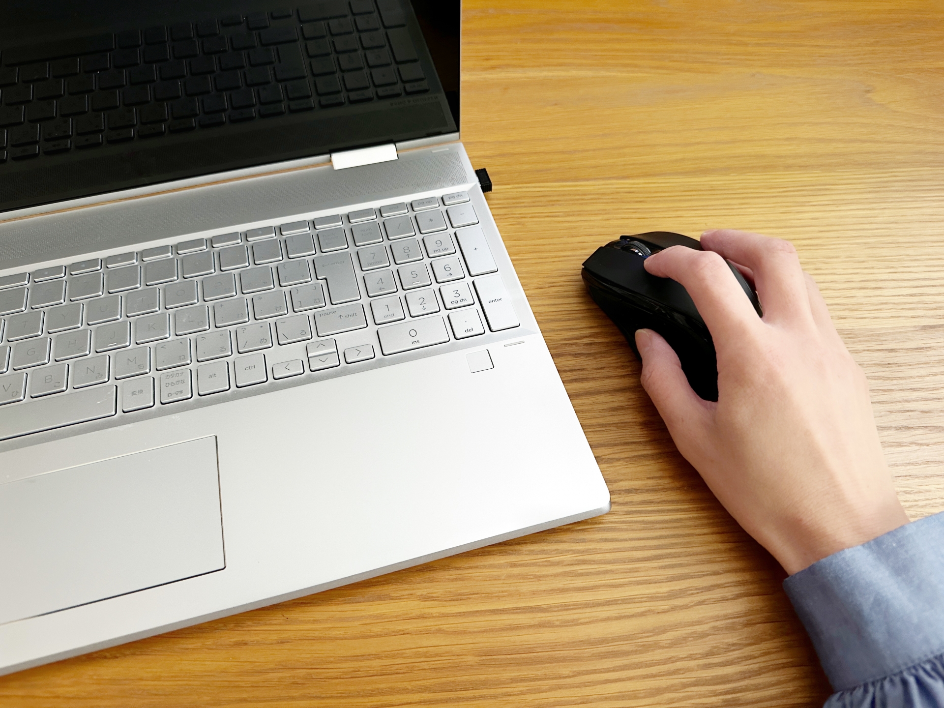 パソコンの電源は入るが画面が映らなくなった