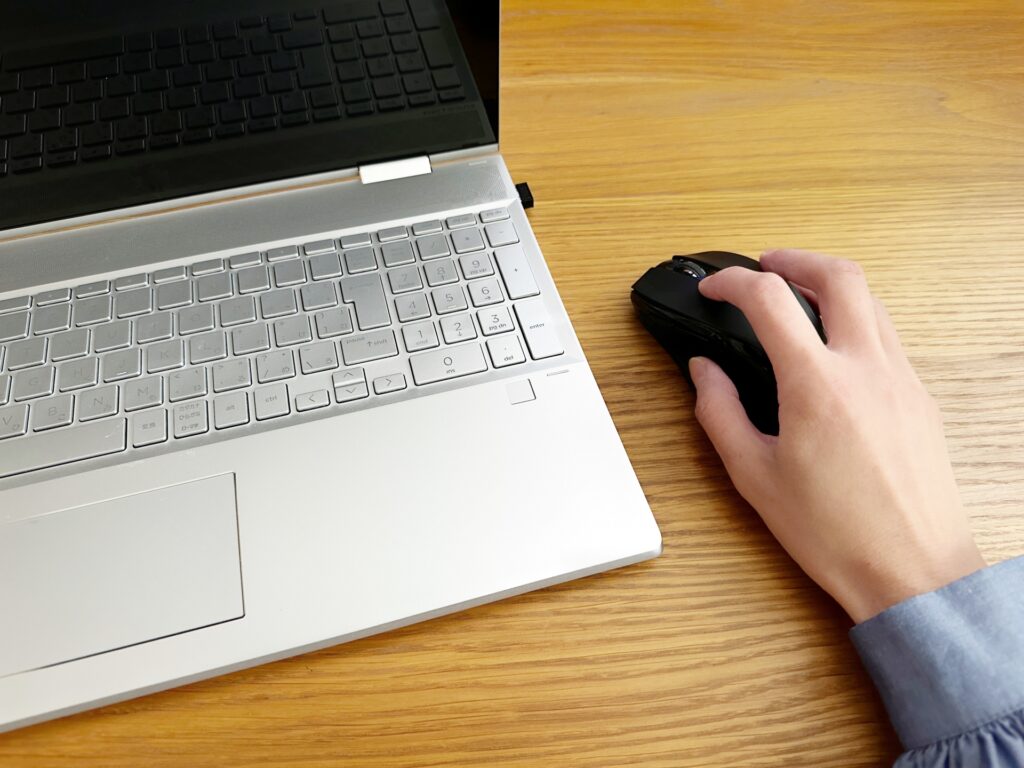 パソコンの電源は入るが画面が映らなくなった